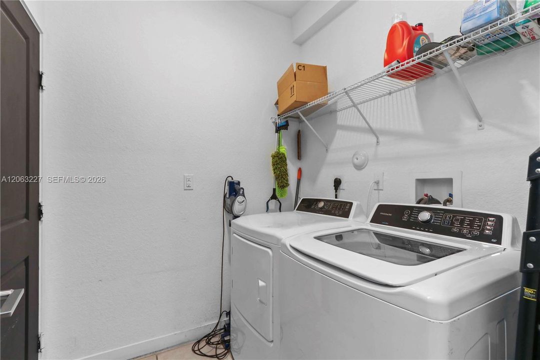 En Venta: $535,000 (4 camas, 2 baños, 2262 Pies cuadrados)