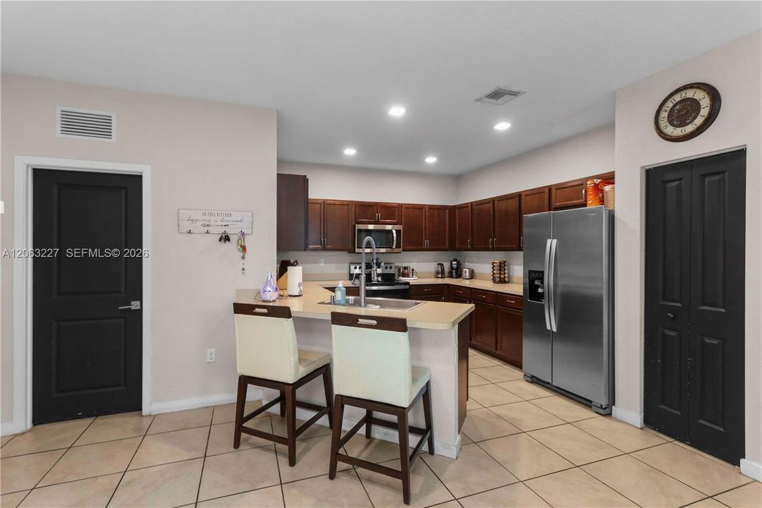 En Venta: $535,000 (4 camas, 2 baños, 2262 Pies cuadrados)