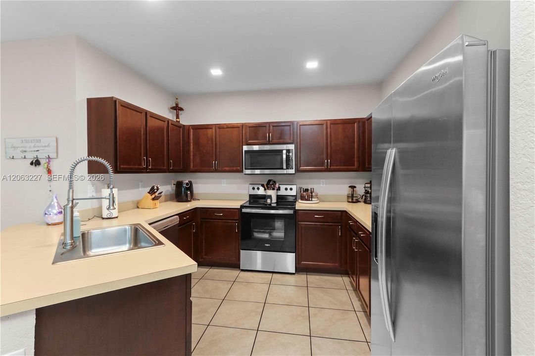 En Venta: $535,000 (4 camas, 2 baños, 2262 Pies cuadrados)