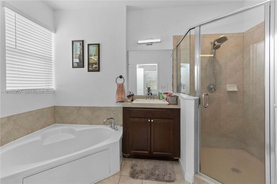 En Venta: $535,000 (4 camas, 2 baños, 2262 Pies cuadrados)