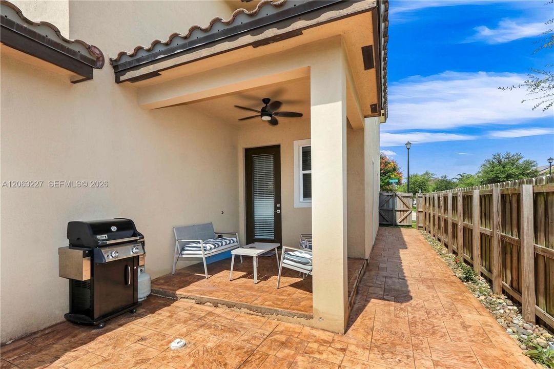 En Venta: $535,000 (4 camas, 2 baños, 2262 Pies cuadrados)