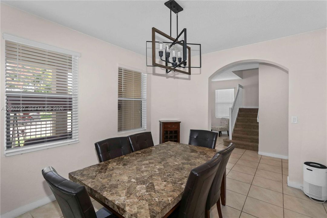 En Venta: $535,000 (4 camas, 2 baños, 2262 Pies cuadrados)