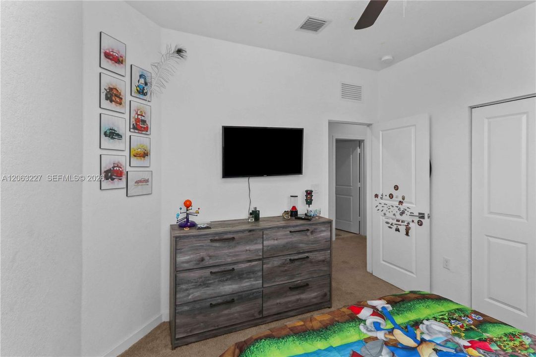 En Venta: $535,000 (4 camas, 2 baños, 2262 Pies cuadrados)
