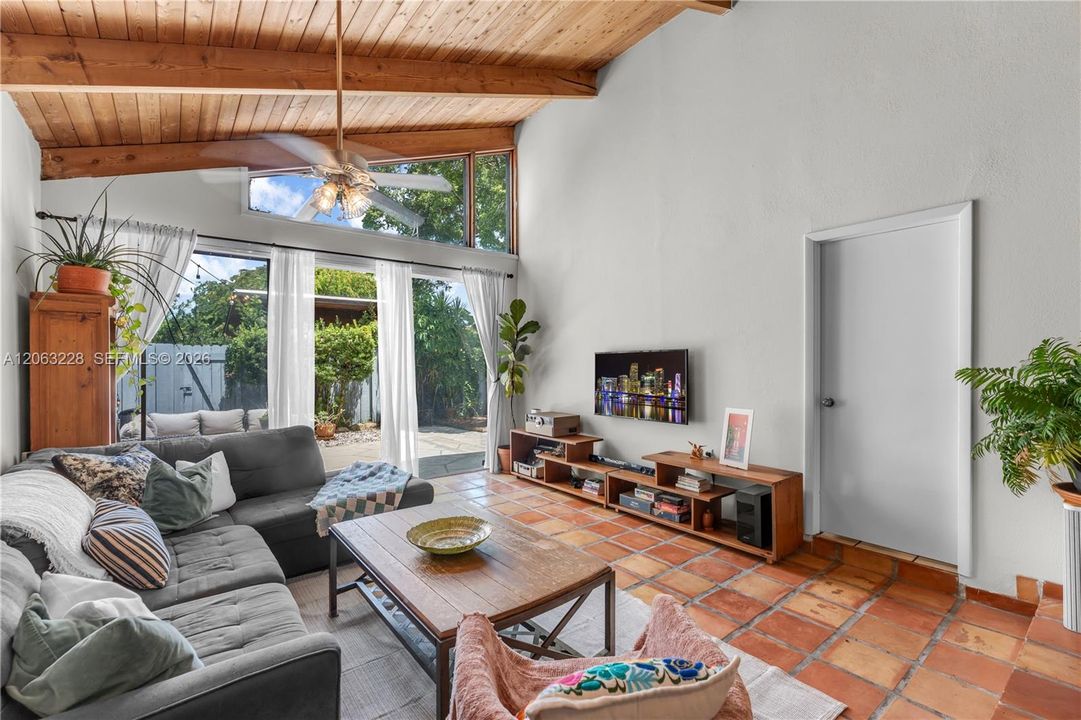 For Sale: $489,000 (2 beds, 2 baths, 1080 Square Feet)
