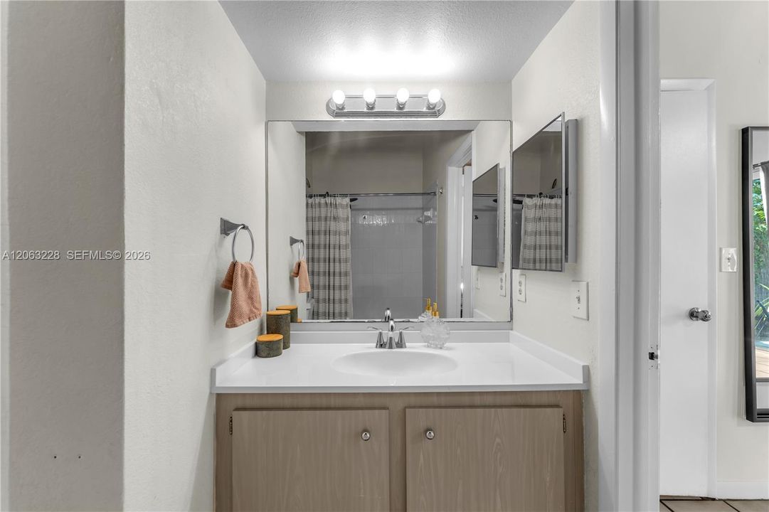 For Sale: $489,000 (2 beds, 2 baths, 1080 Square Feet)