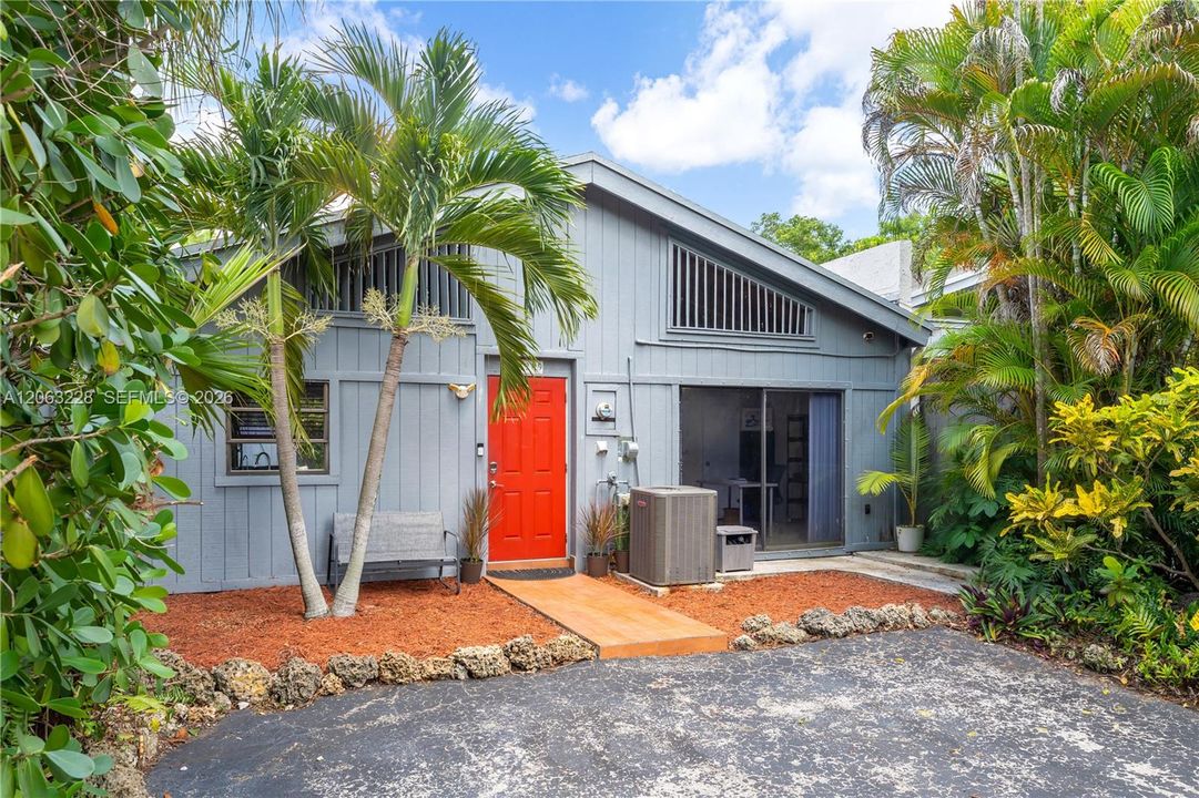 For Sale: $489,000 (2 beds, 2 baths, 1080 Square Feet)