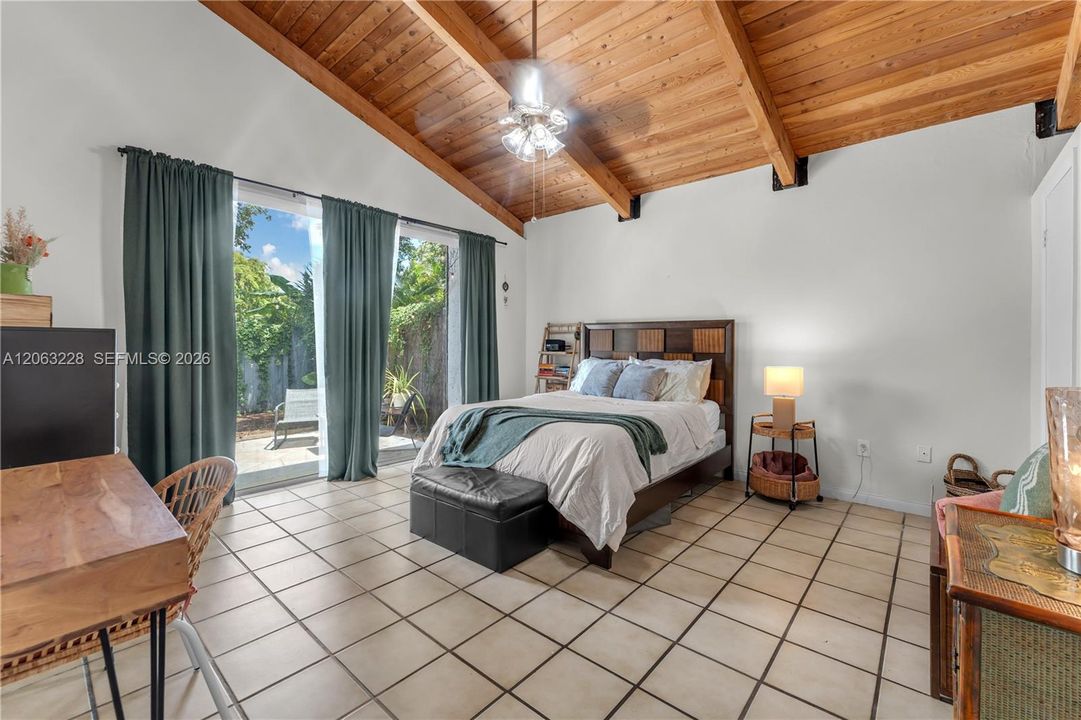 For Sale: $489,000 (2 beds, 2 baths, 1080 Square Feet)