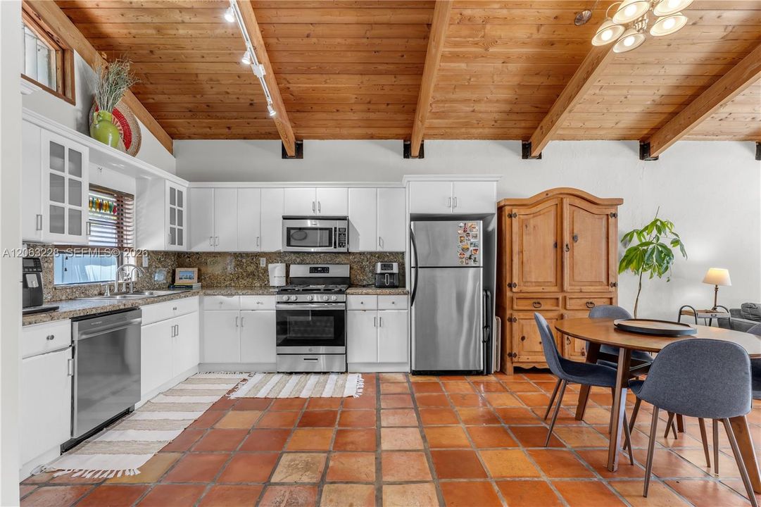 For Sale: $489,000 (2 beds, 2 baths, 1080 Square Feet)