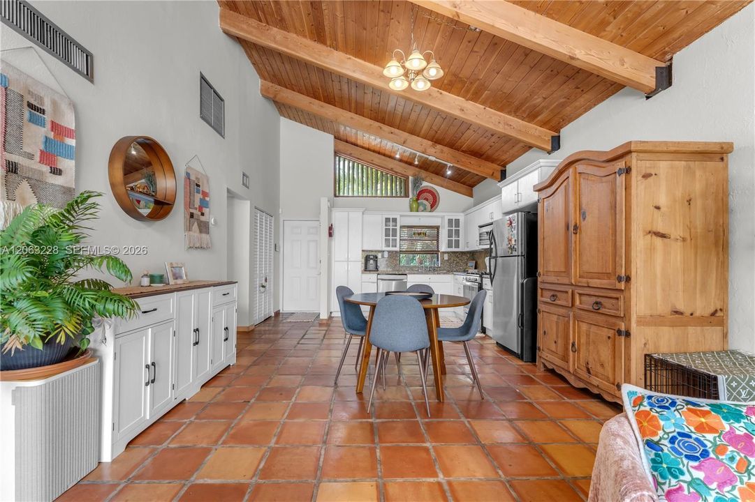 For Sale: $489,000 (2 beds, 2 baths, 1080 Square Feet)