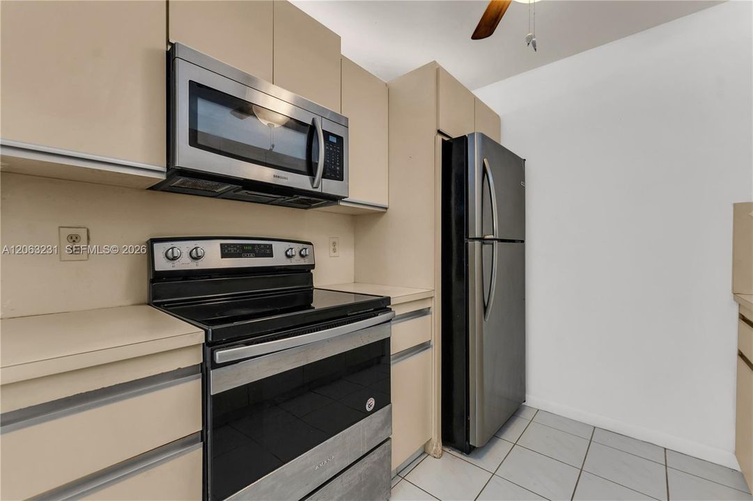 На продажу: $85,000 (1 спален, 1 ванн, 861 Квадратных фут)