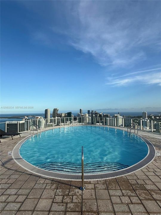 For Sale: $650,000 (1 beds, 2 baths, 1185 Square Feet)