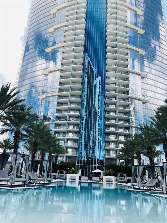 For Sale: $650,000 (1 beds, 2 baths, 1185 Square Feet)
