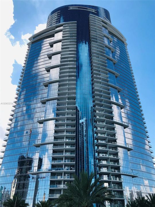 For Sale: $650,000 (1 beds, 2 baths, 1185 Square Feet)