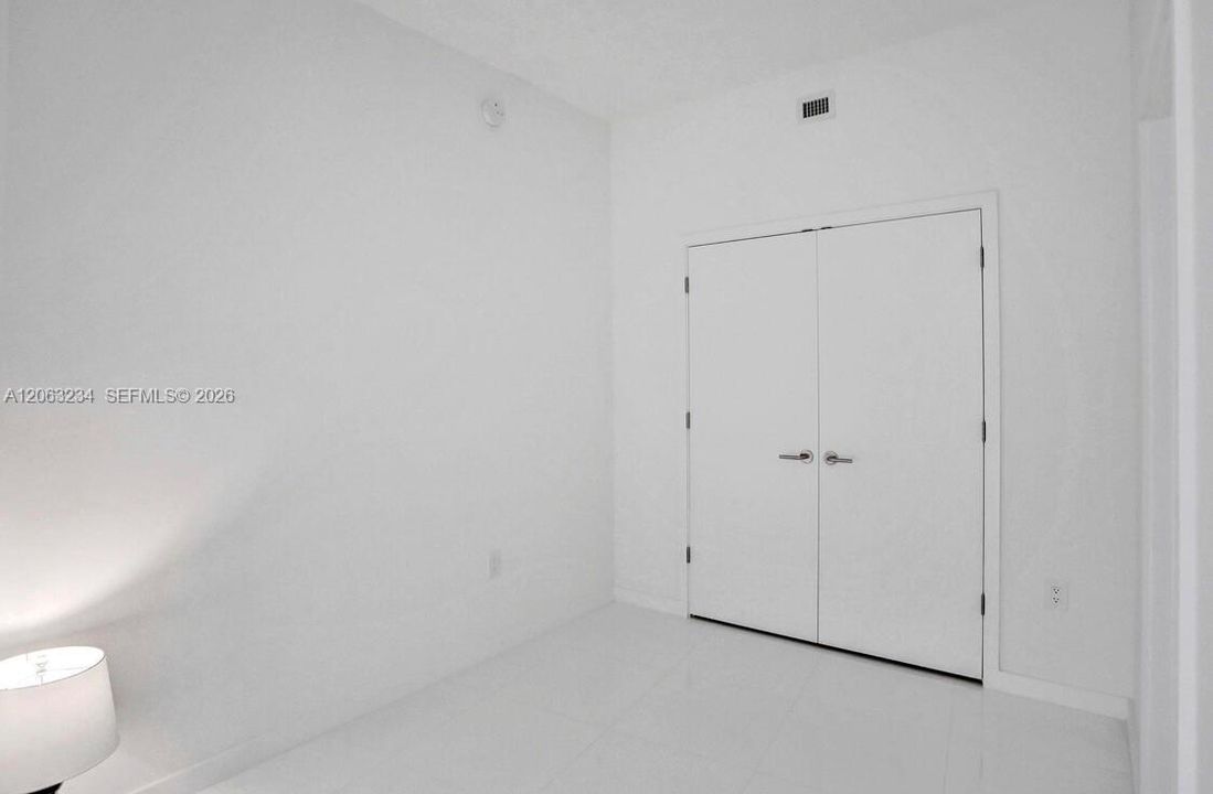 For Sale: $650,000 (1 beds, 2 baths, 1185 Square Feet)