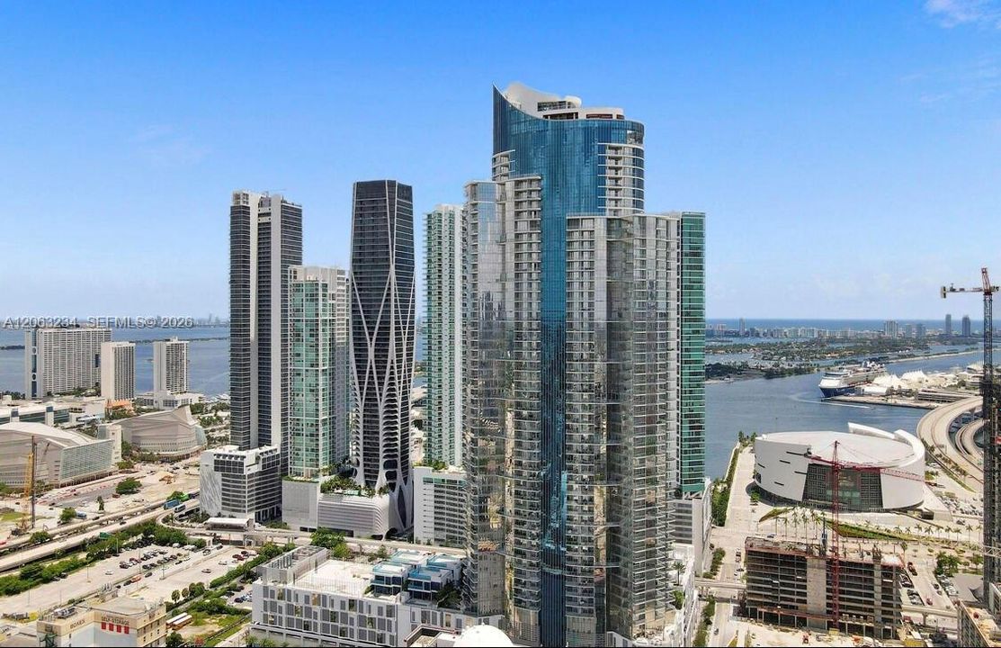 For Sale: $650,000 (1 beds, 2 baths, 1185 Square Feet)