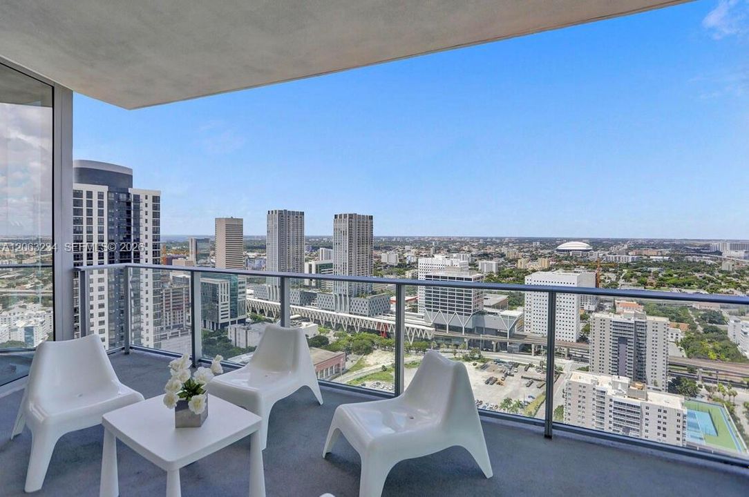 For Sale: $650,000 (1 beds, 2 baths, 1185 Square Feet)