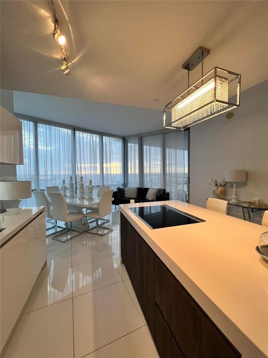 For Sale: $650,000 (1 beds, 2 baths, 1185 Square Feet)