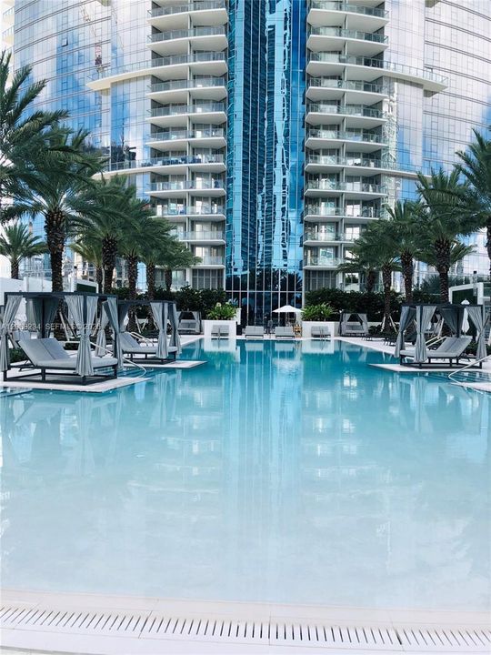 For Sale: $650,000 (1 beds, 2 baths, 1185 Square Feet)