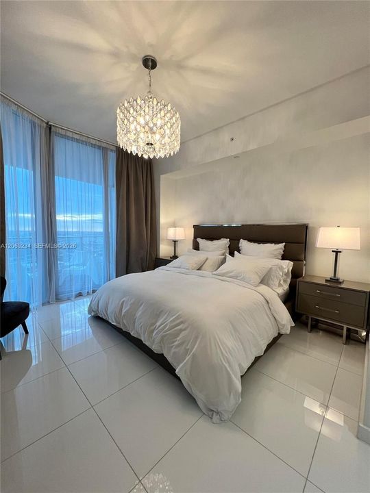 For Sale: $650,000 (1 beds, 2 baths, 1185 Square Feet)