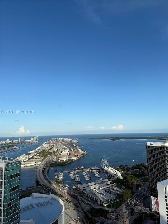 For Sale: $650,000 (1 beds, 2 baths, 1185 Square Feet)