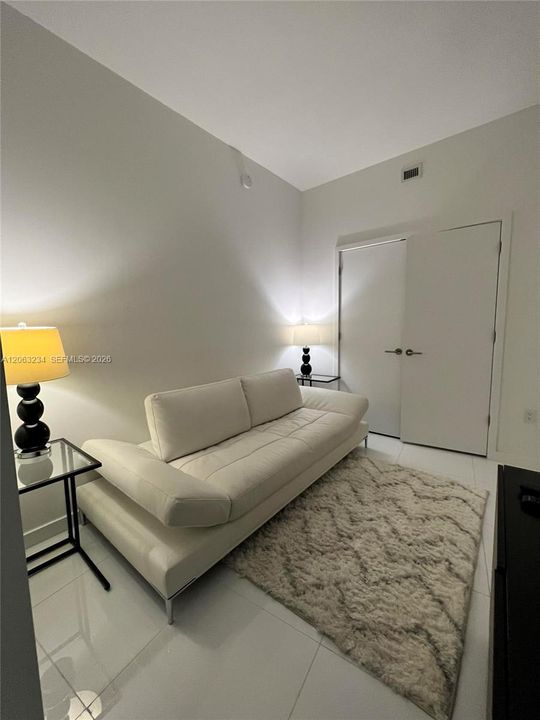 For Sale: $650,000 (1 beds, 2 baths, 1185 Square Feet)
