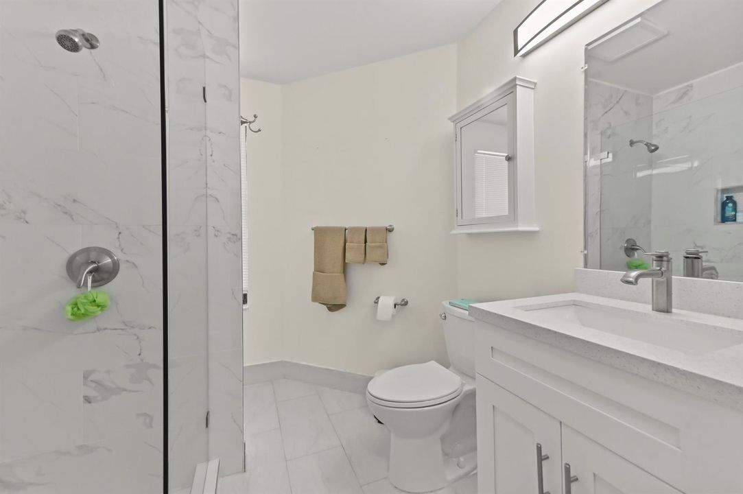 18 Bathroom 01