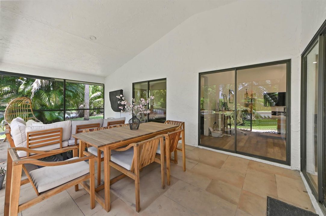 30 Patio 02