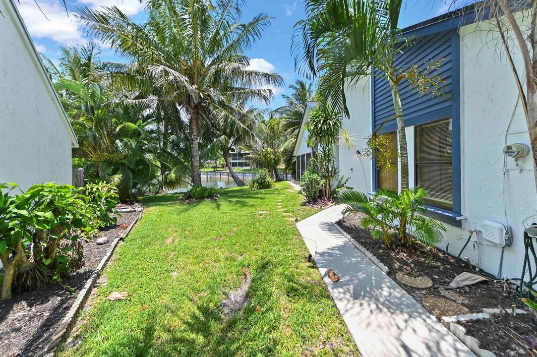 32 Backyard 02
