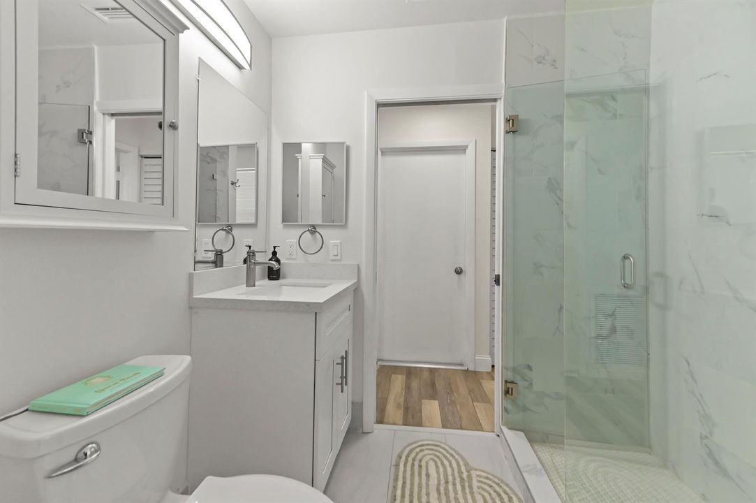 22 Bathroom 01
