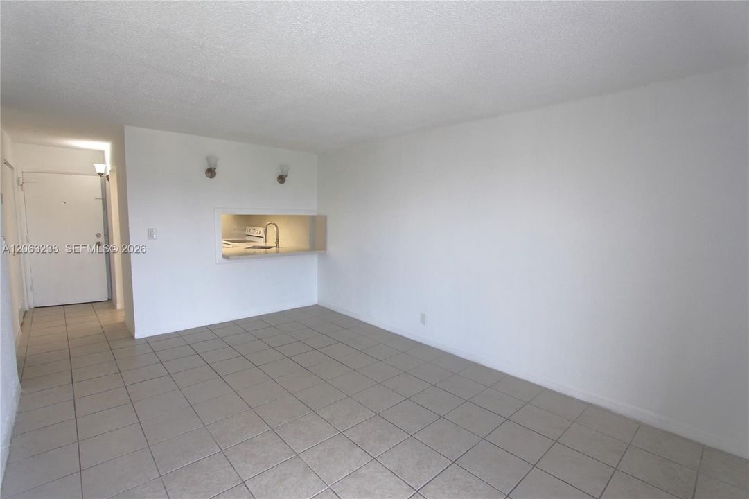 For Rent: $1,750 (1 beds, 1 baths, 598 Square Feet)