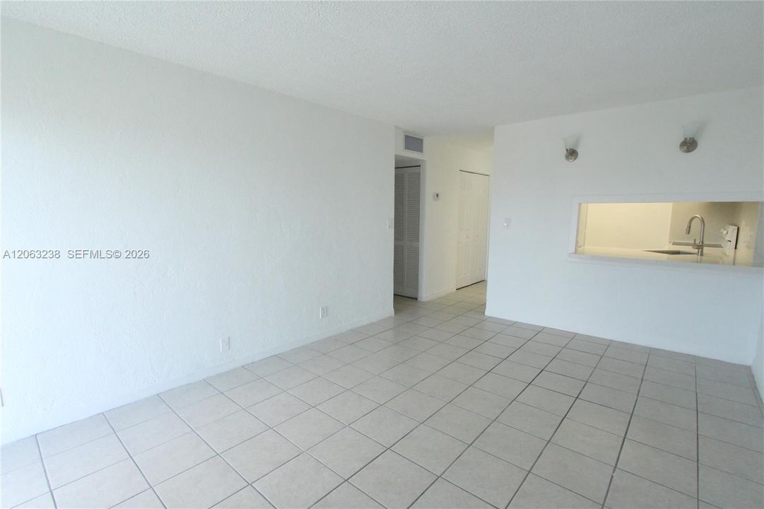 For Rent: $1,750 (1 beds, 1 baths, 598 Square Feet)