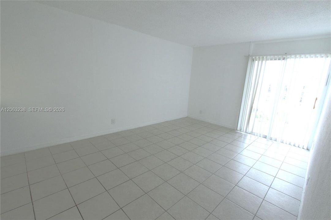 For Rent: $1,750 (1 beds, 1 baths, 598 Square Feet)