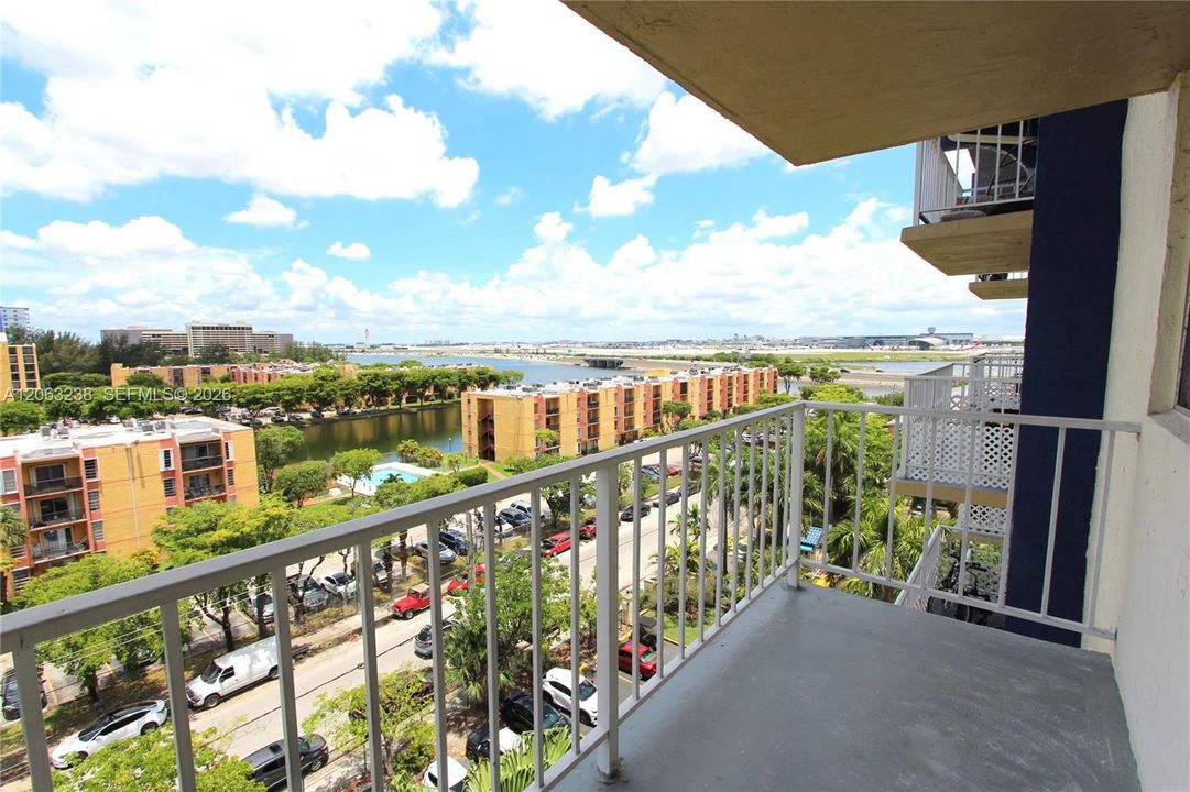 For Rent: $1,750 (1 beds, 1 baths, 598 Square Feet)