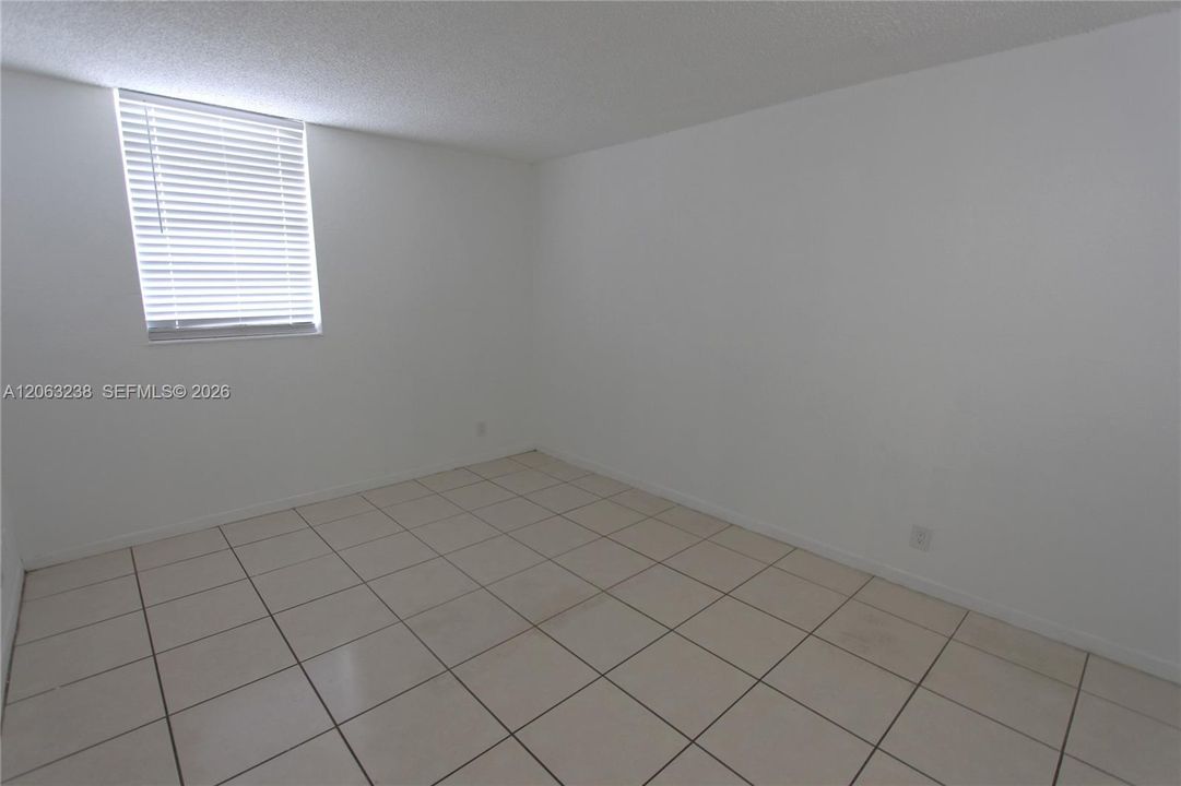 For Rent: $1,750 (1 beds, 1 baths, 598 Square Feet)