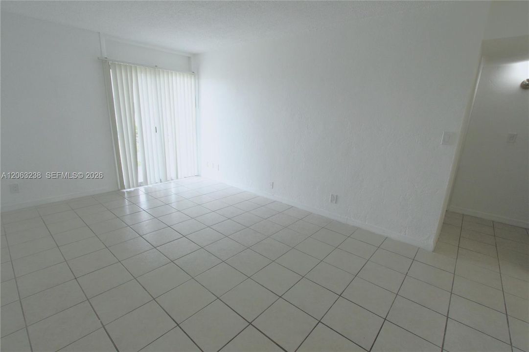 For Rent: $1,750 (1 beds, 1 baths, 598 Square Feet)