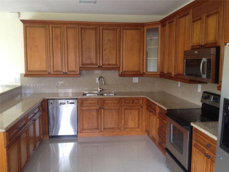В аренду: $4,650 (5 спален, 4 ванн, 2740 Квадратных фут)