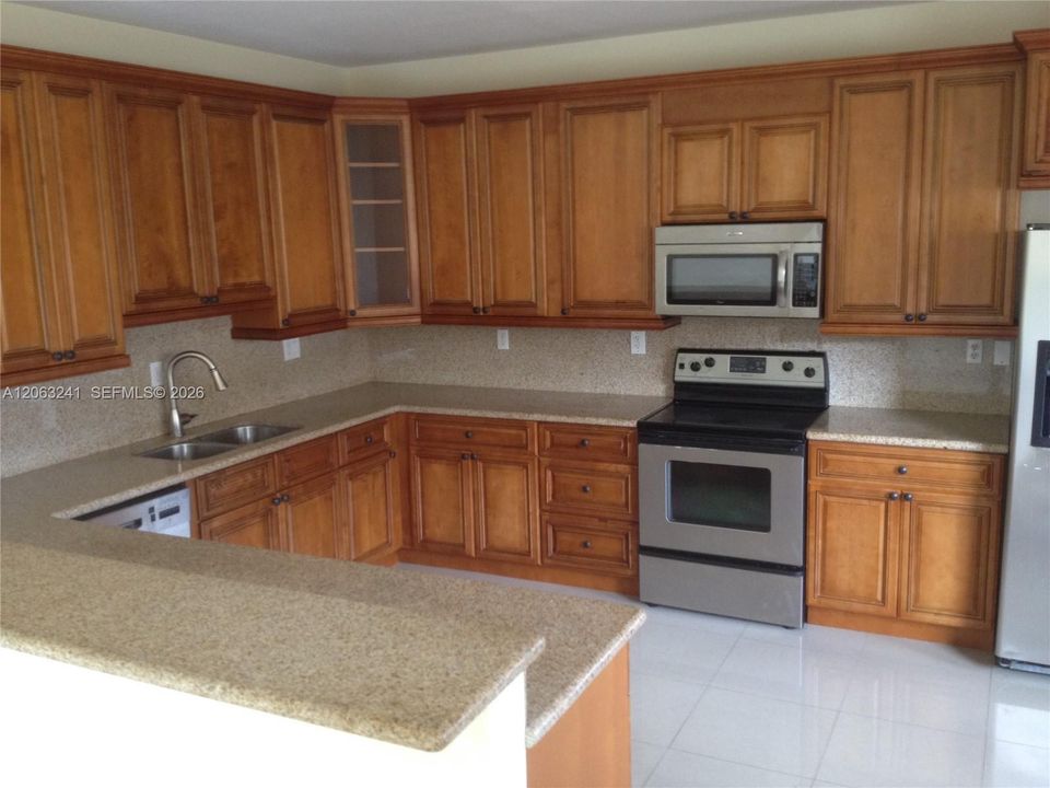 В аренду: $4,650 (5 спален, 4 ванн, 2740 Квадратных фут)