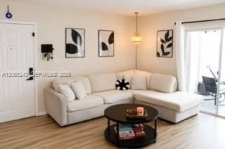 For Sale: $230,000 (1 beds, 1 baths, 813 Square Feet)