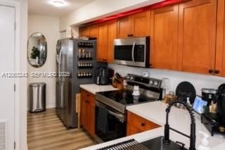 For Sale: $230,000 (1 beds, 1 baths, 813 Square Feet)