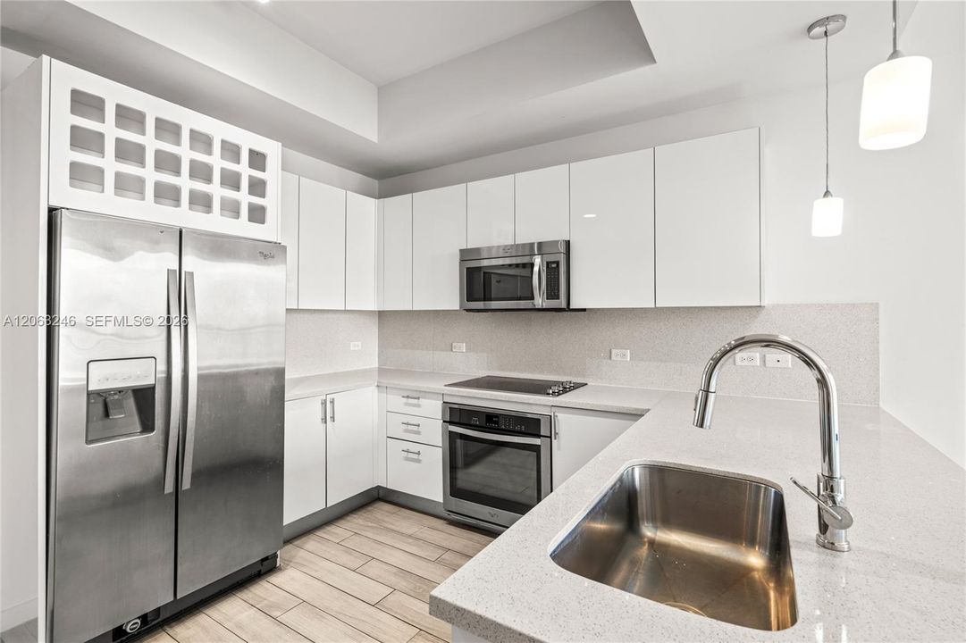For Sale: $765,000 (2 beds, 2 baths, 1115 Square Feet)