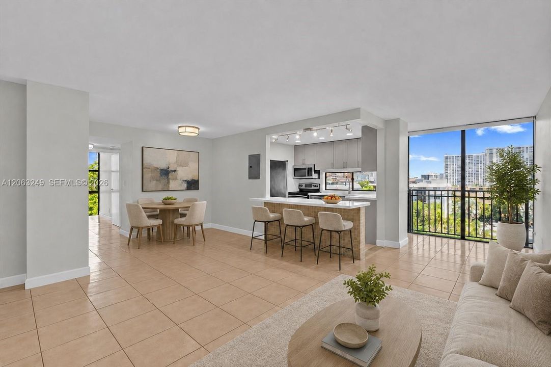 For Sale: $349,000 (2 beds, 2 baths, 894 Square Feet)