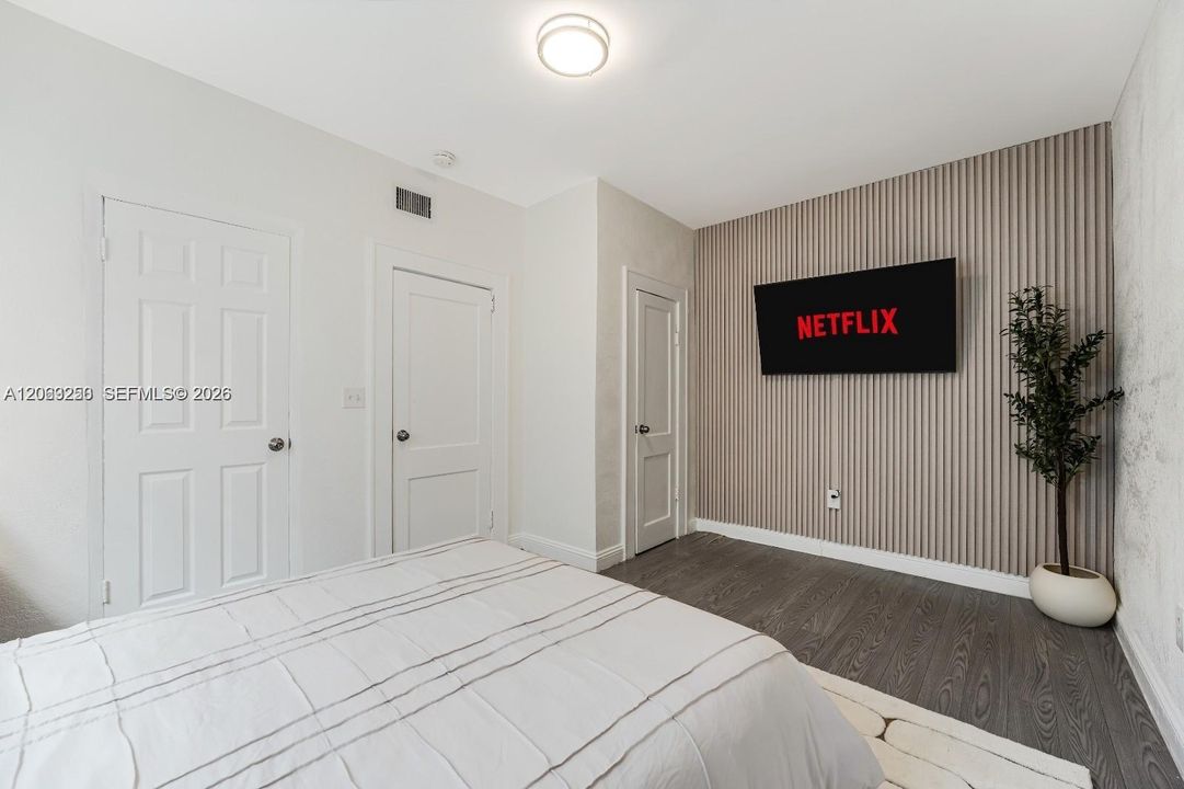 For Rent: $1,900 (2 beds, 1 baths, 800 Square Feet)