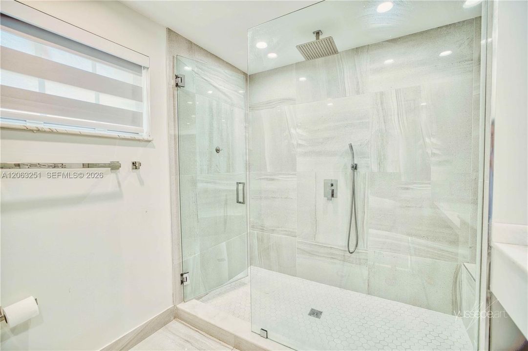 В аренду: $4,990 (3 спален, 2 ванн, 1692 Квадратных фут)