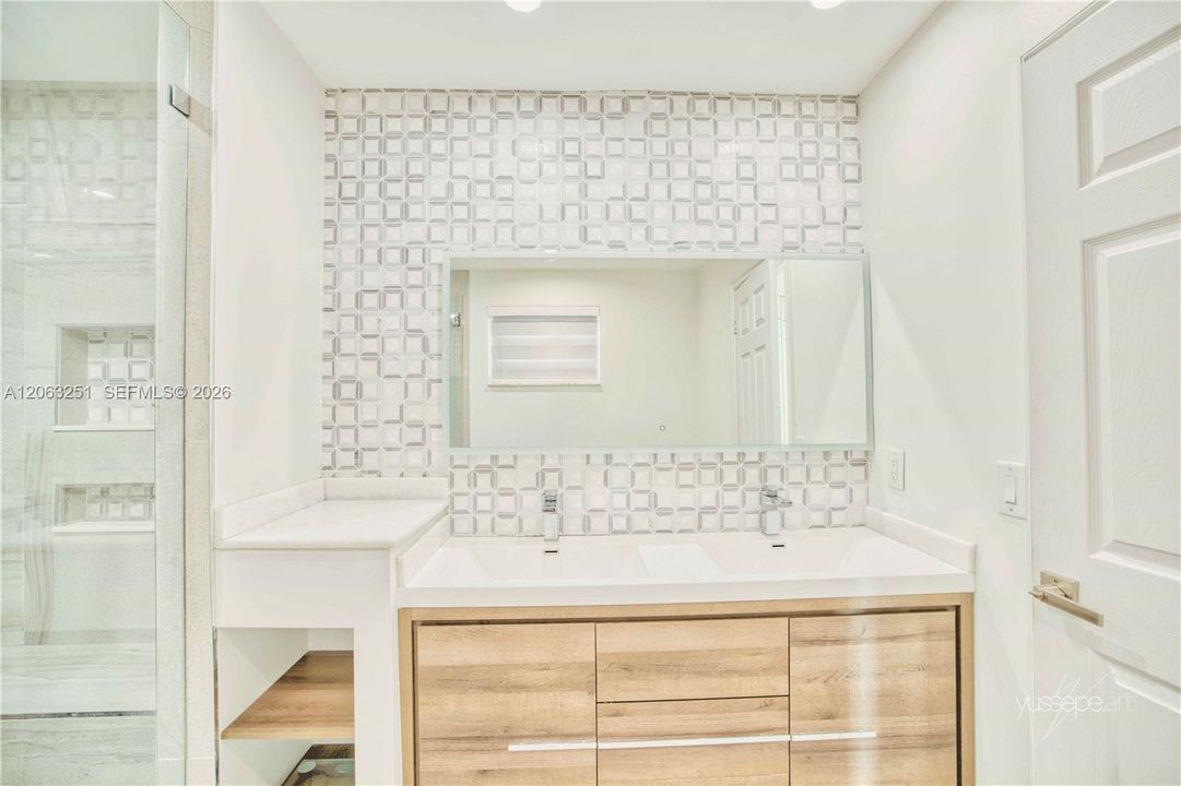 В аренду: $4,990 (3 спален, 2 ванн, 1692 Квадратных фут)