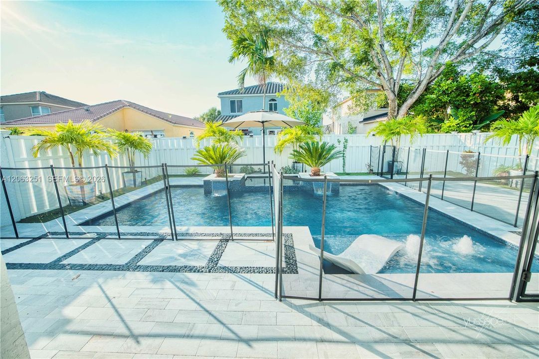 В аренду: $4,990 (3 спален, 2 ванн, 1692 Квадратных фут)
