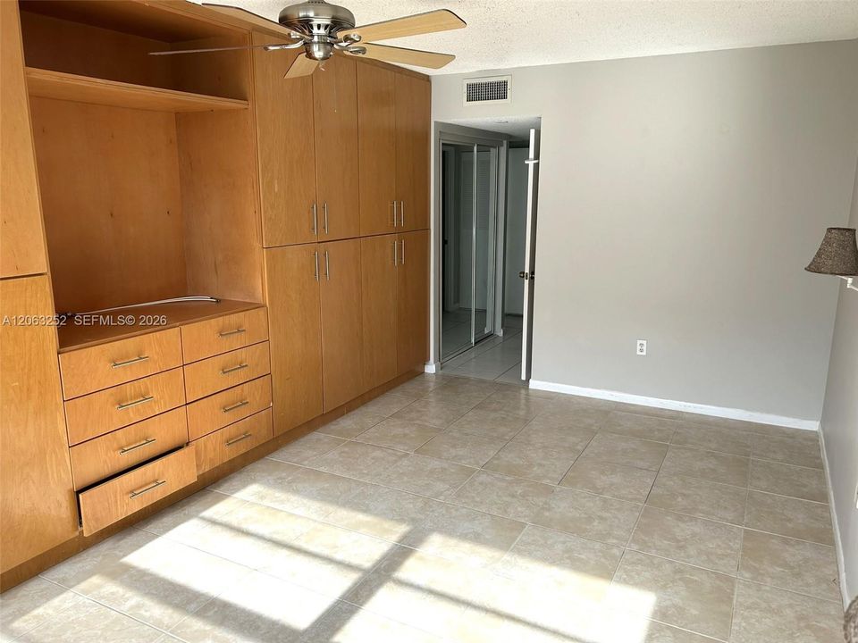 En Venta: $197,500 (1 camas, 1 baños, 1066 Pies cuadrados)