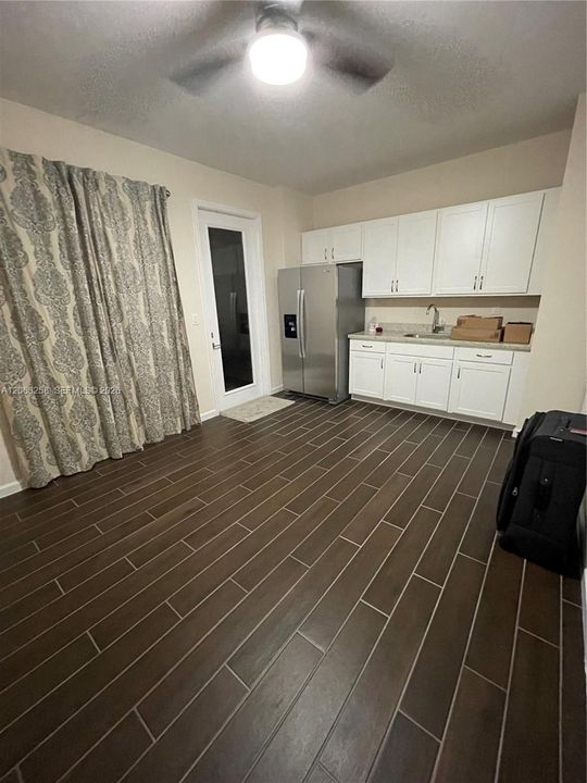 For Rent: $1,650 (1 beds, 1 baths, 2944 Square Feet)