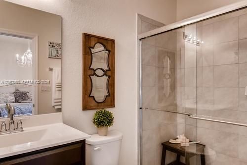 For Rent: $1,650 (1 beds, 1 baths, 2944 Square Feet)
