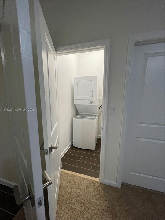For Rent: $1,650 (1 beds, 1 baths, 2944 Square Feet)