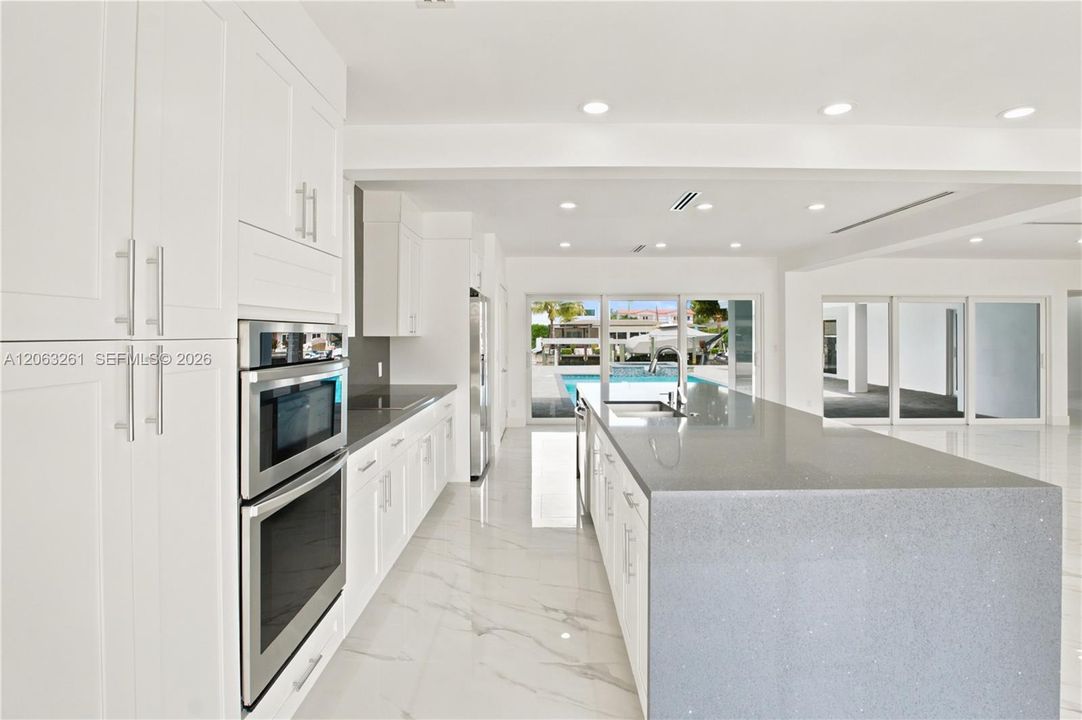 For Sale: $3,500,000 (3 beds, 3 baths, 2760 Square Feet)